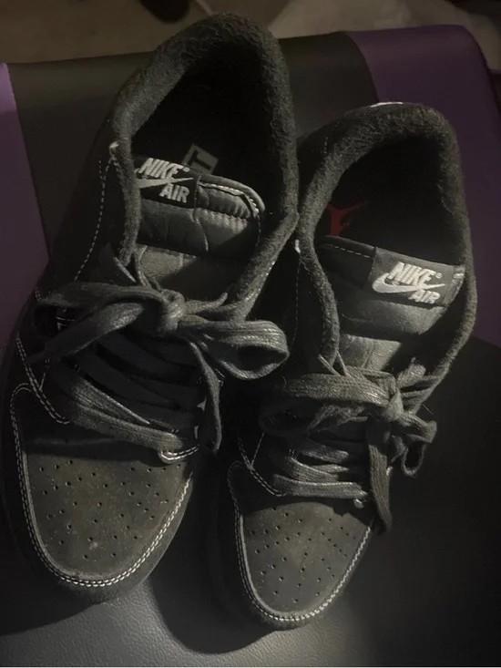 Jordan 1s Low Travis Scott’s - Picture 2 of 11